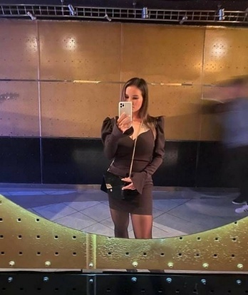 😘 Живу в Москве, где наша встреча будет полна страсти и наслаждения. 💋 У меня широкий спектр услуг, готовых удовлетворить твои самые сокровенные желания. 🌟 От классического секса до ролевых игр - мы сможем попробовать все, что пожелаешь. 💦 У меня есть множество положительных отзывов, которые подтверждают мою профессиональность. 🌹 Ты сможешь увидеть мои фото, чтобы убедиться в моей красоте и сексуальности. 📸 Не упусти возможность окунуться в мир наслаждения со мной! Пиши, и наши встречи будут незабываемыми. 🔥💫 Регина